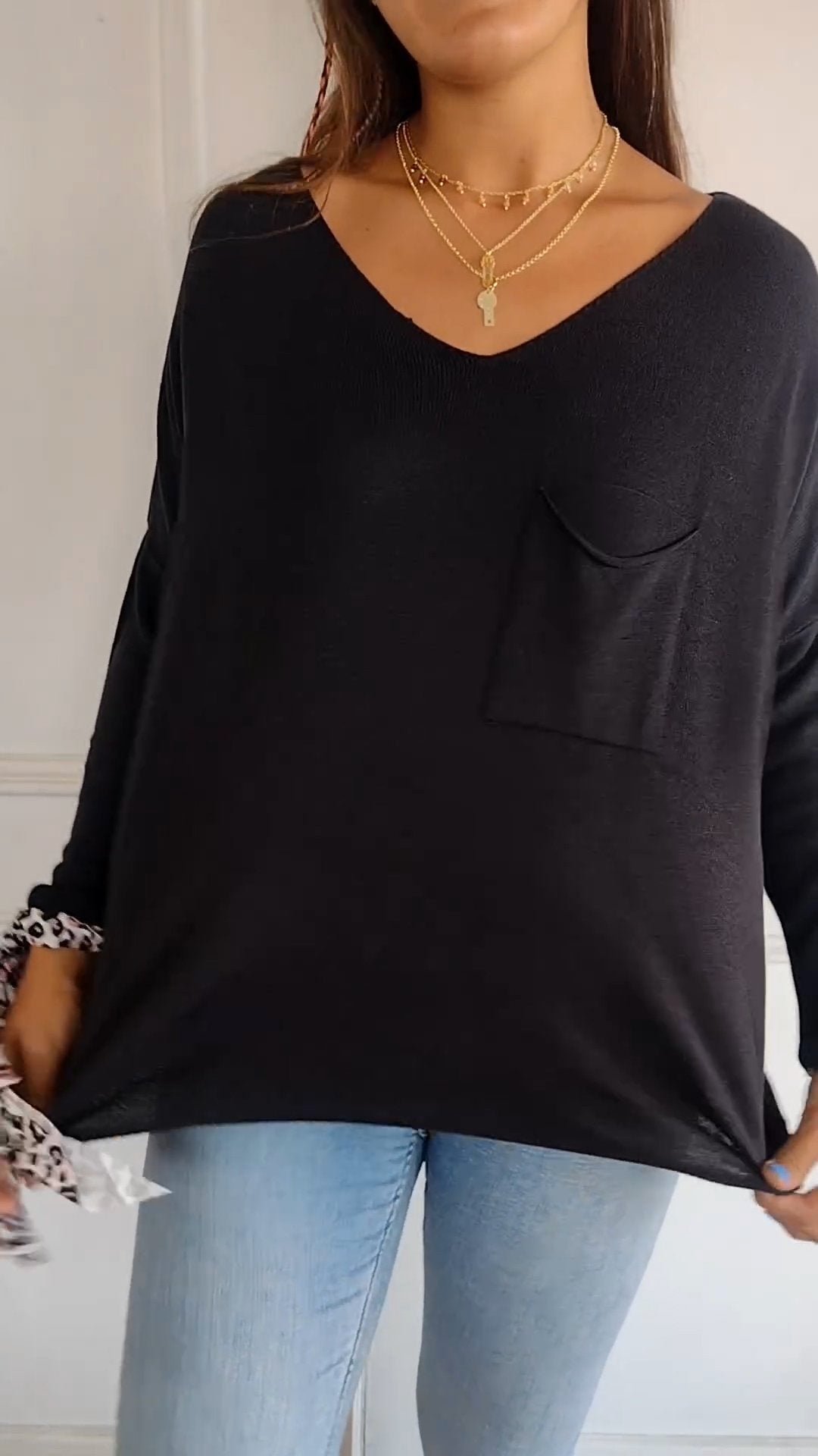 V-neck Long-sleeved T-shirt