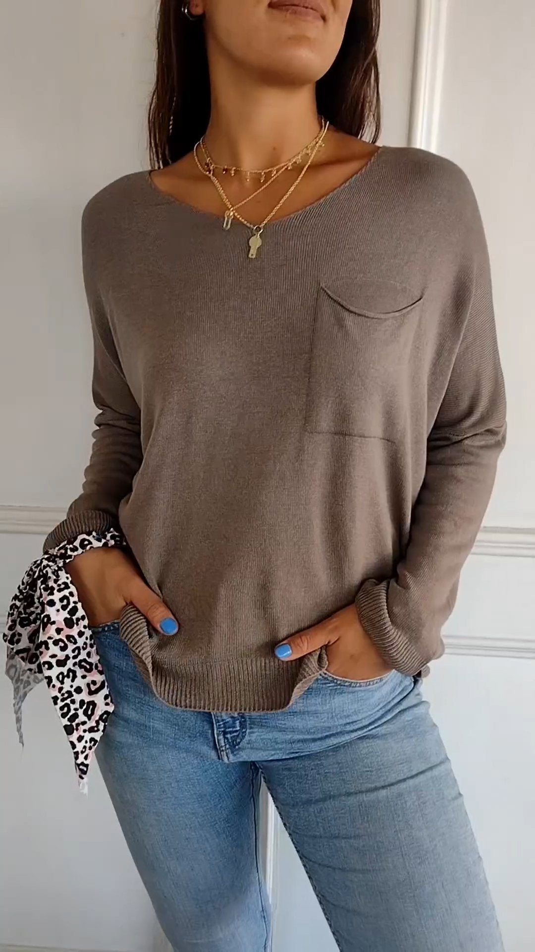 V-neck Long-sleeved T-shirt