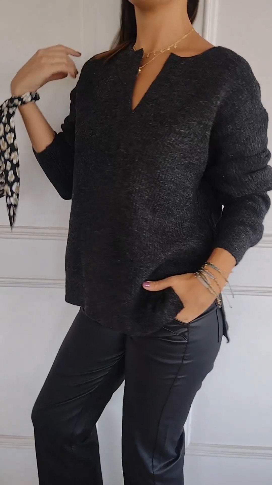 Casual V-neck Long-sleeved Knitted Top