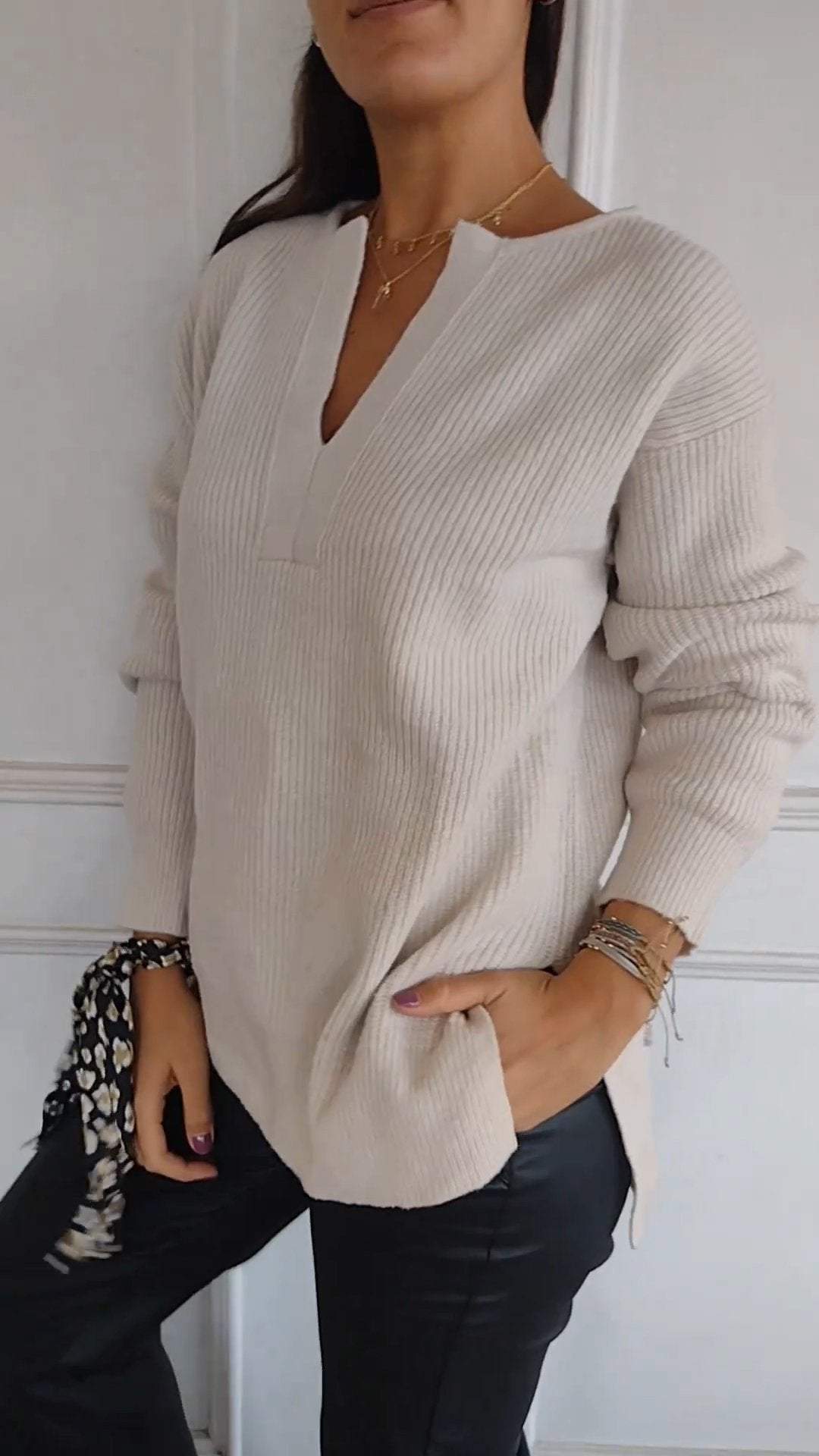 Casual V-neck Long-sleeved Knitted Top