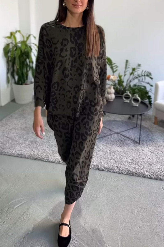 Women's Casual Round-neck Leopard Printed Two-piece Suit