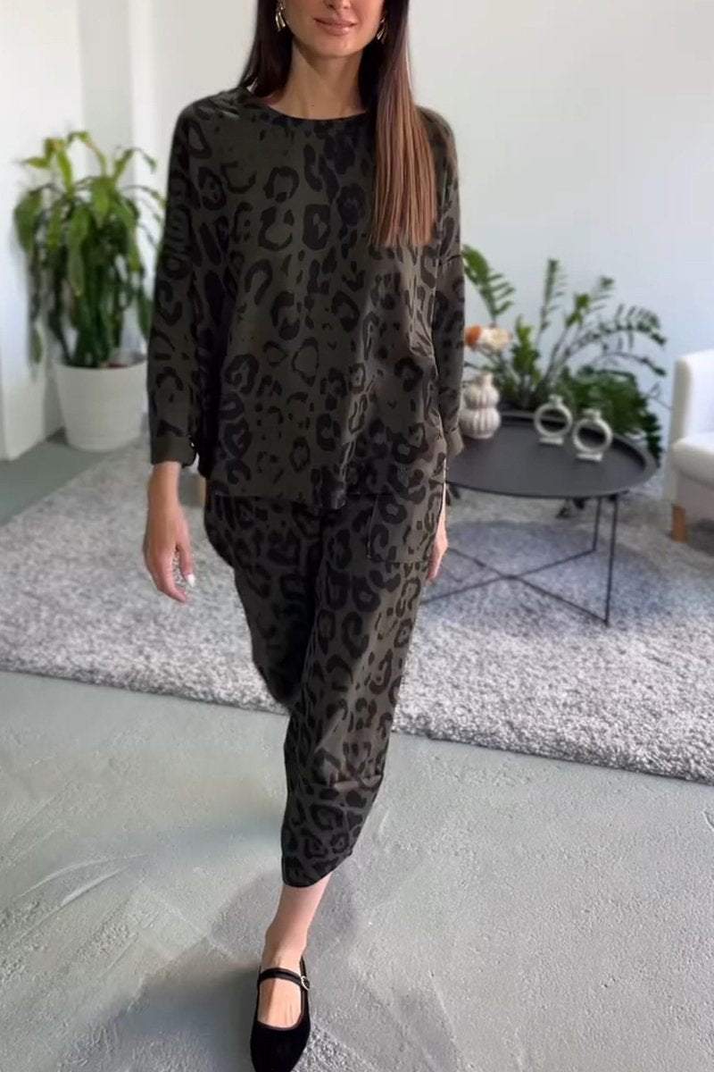 Women's Casual Round-neck Leopard Printed Two-piece Suit