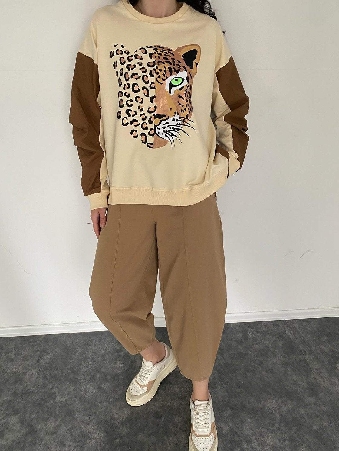 Women's Contrast Leopard Tiger Print Sweatshirt