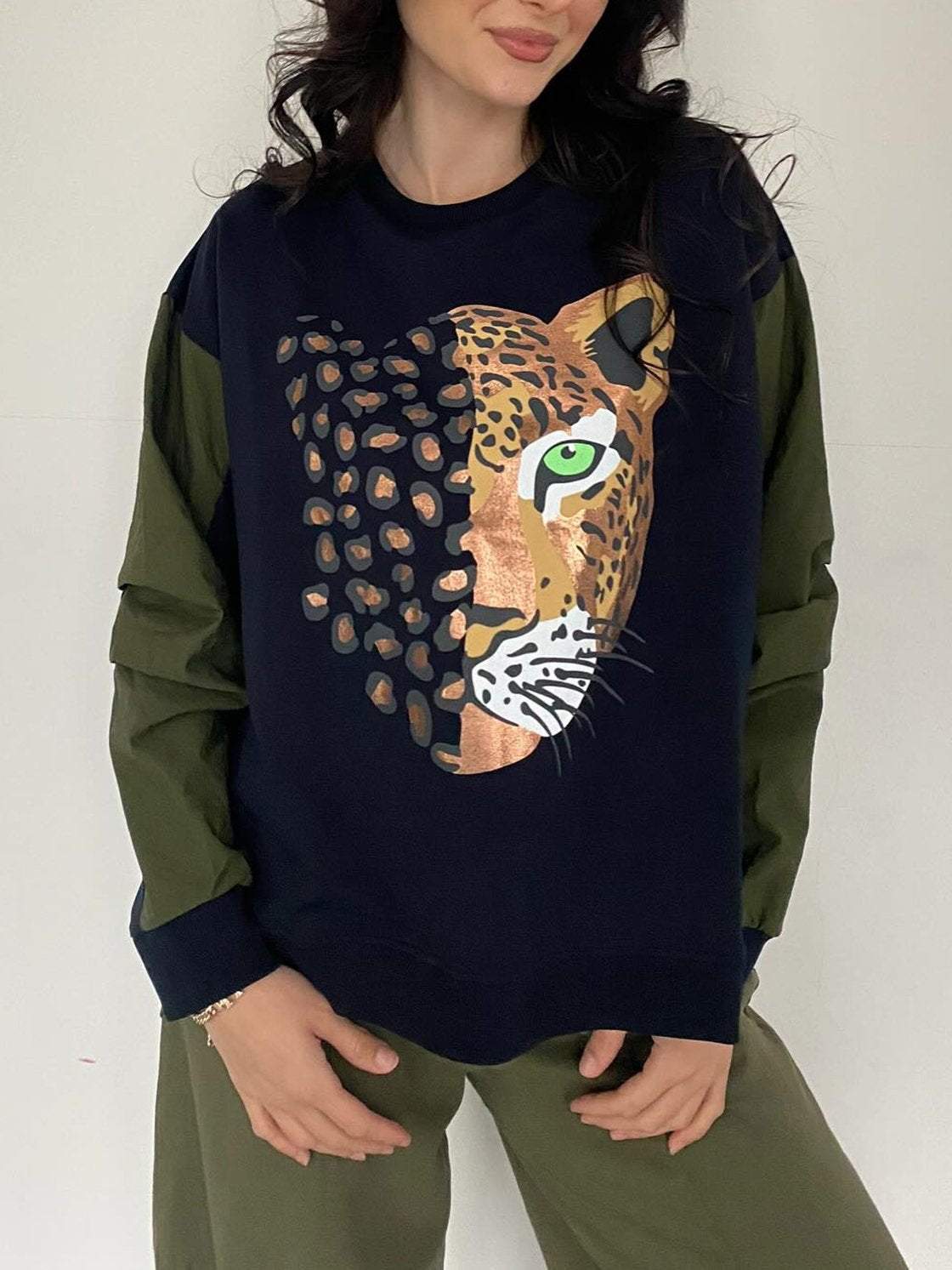 Women's Contrast Leopard Tiger Print Sweatshirt