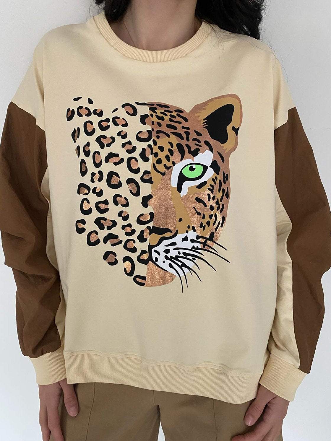 Women's Contrast Leopard Tiger Print Sweatshirt