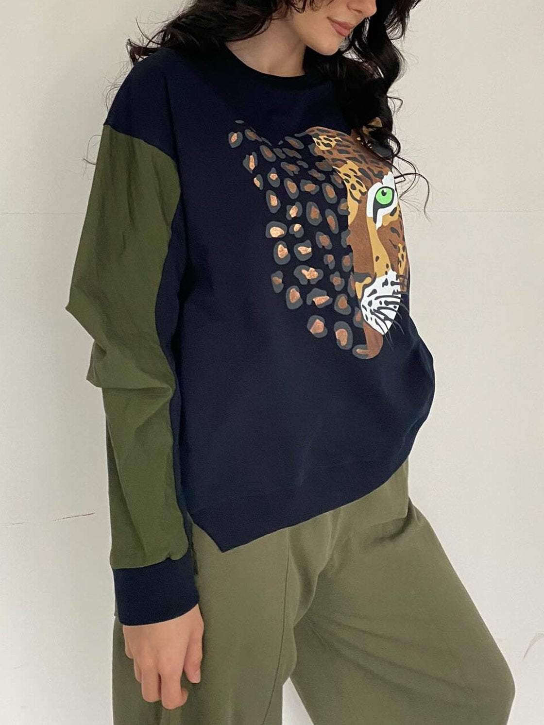 Women's Contrast Leopard Tiger Print Sweatshirt