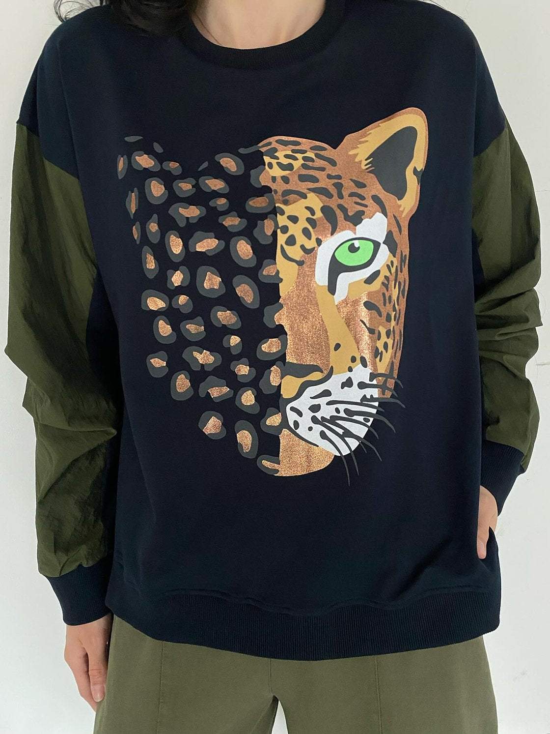 Women's Contrast Leopard Tiger Print Sweatshirt